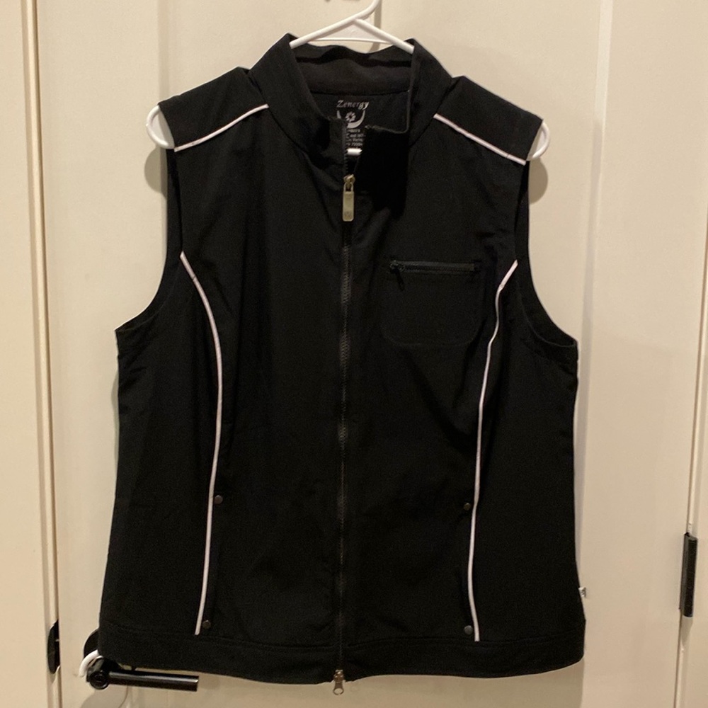Chico’s Zenergy Ladies Full Zip Vest. Black w/White Piping. Side Pockets - Picture 1 of 4
